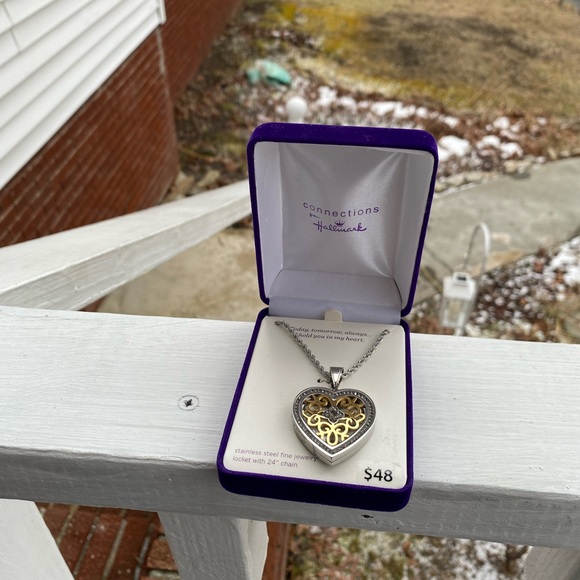 Hallmark Stainless Steel Fine Jewelry Heart Locket Necklace 24 Inch Chain/Case - Picture 7 of 17